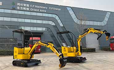 2023升級(jí)款10小挖下線